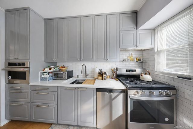 1762 Broadway, New Hyde Park, NY 11040