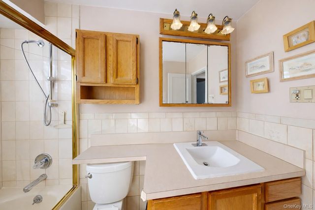 1762 Broadway, New Hyde Park, NY 11040