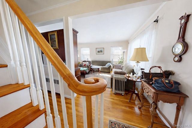 1762 Broadway, New Hyde Park, NY 11040