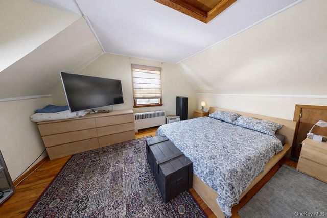 1762 Broadway, New Hyde Park, NY 11040