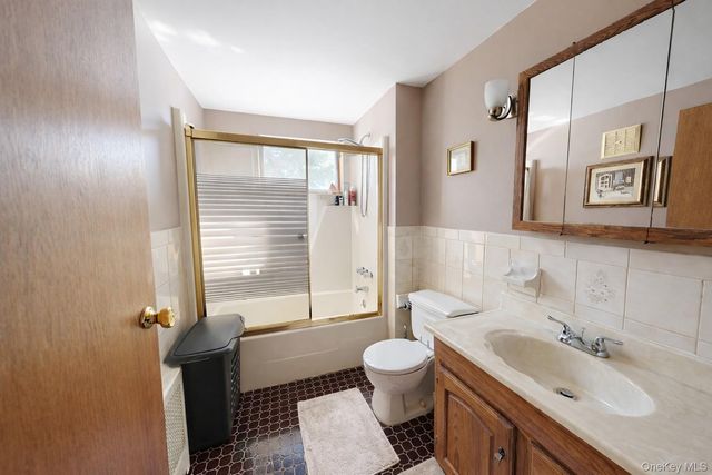 1762 Broadway, New Hyde Park, NY 11040