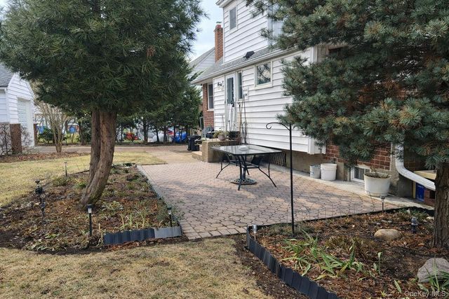 1762 Broadway, New Hyde Park, NY 11040