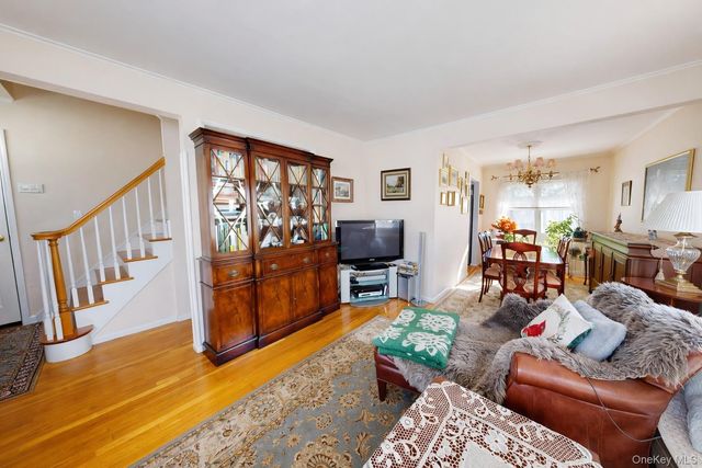 1762 Broadway, New Hyde Park, NY 11040