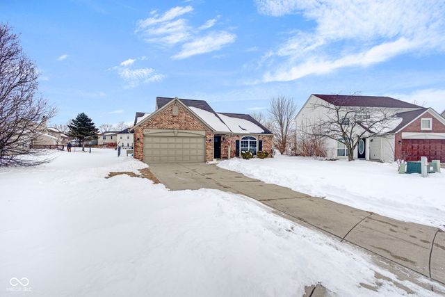 6318 Pickwick Court, Zionsville, IN 46077