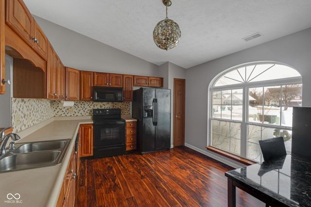 6318 Pickwick Court, Zionsville, IN 46077