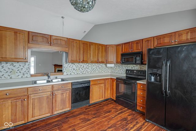 6318 Pickwick Court, Zionsville, IN 46077