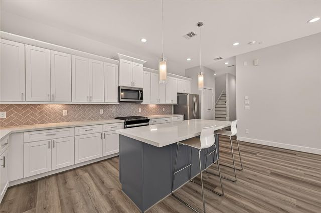 3350 Pinemont Drive, Houston, TX 77018