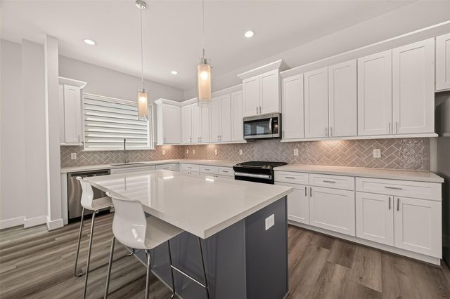3350 Pinemont Drive, Houston, TX 77018