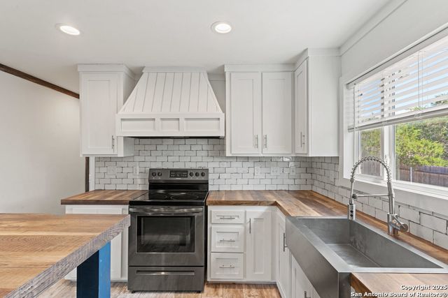 306 Wren Cir, Spring Branch, TX 78070