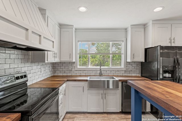 306 Wren Cir, Spring Branch, TX 78070