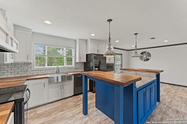 306 Wren Cir, Spring Branch, TX 78070