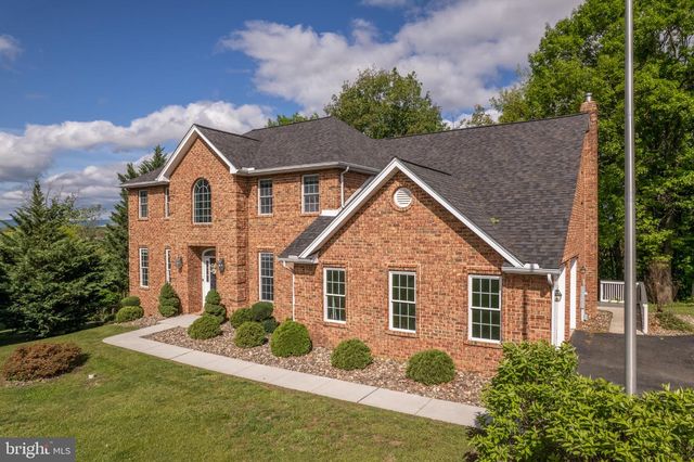 2384 CASTLEGREEN DRIVE, Greencastle, PA 17225