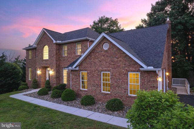 2384 CASTLEGREEN DRIVE, Greencastle, PA 17225