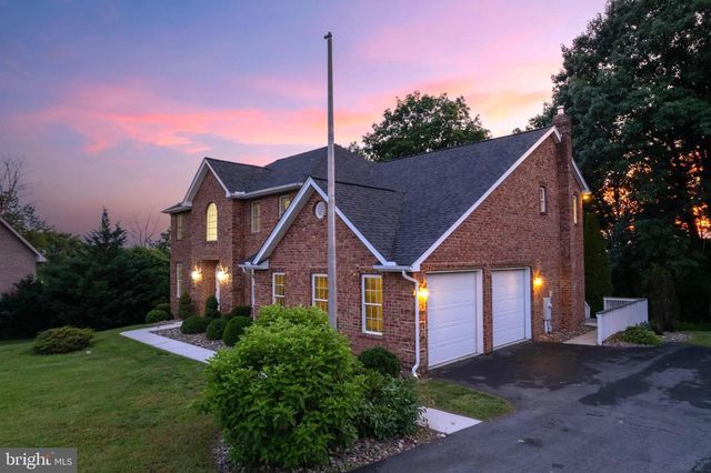 2384 CASTLEGREEN DRIVE, Greencastle, PA 17225