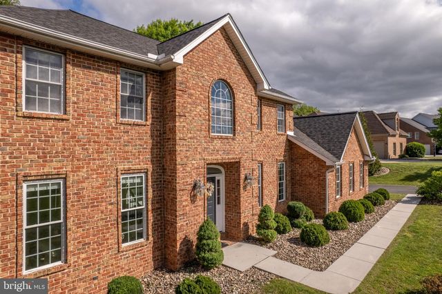 2384 CASTLEGREEN DRIVE, Greencastle, PA 17225