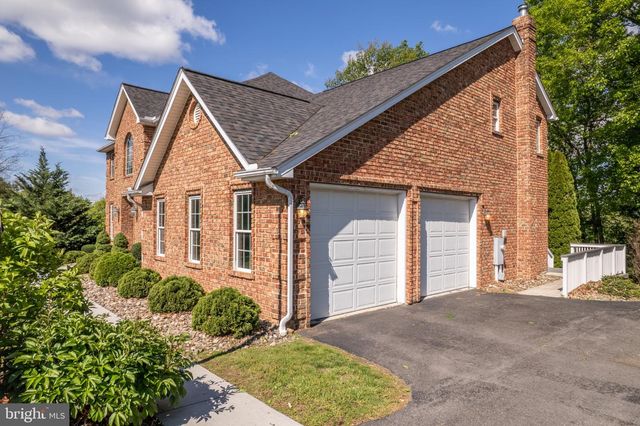 2384 CASTLEGREEN DRIVE, Greencastle, PA 17225