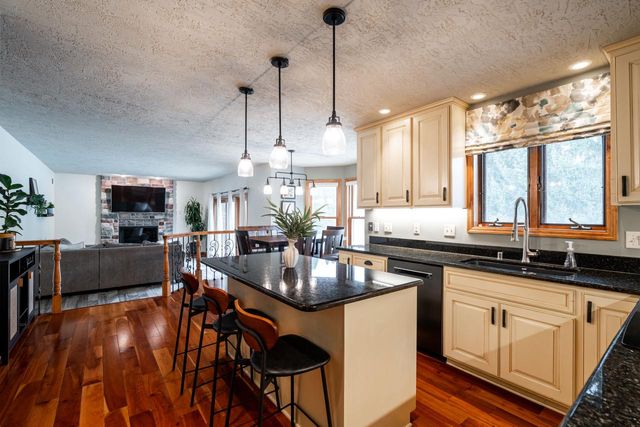 4824 Hampton COURT, Mount Pleasant, WI 53403