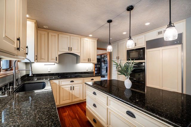 4824 Hampton COURT, Mount Pleasant, WI 53403