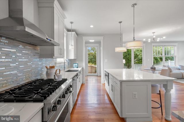 508 E CUSTIS AVE, Alexandria, VA 22301