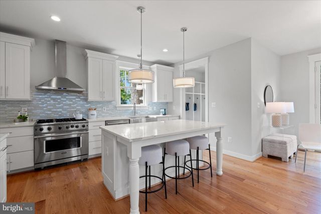 508 E CUSTIS AVE, Alexandria, VA 22301