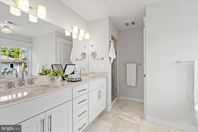 508 E CUSTIS AVE, Alexandria, VA 22301