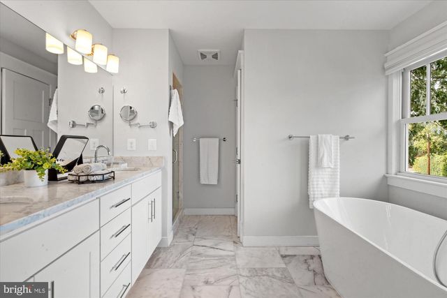 508 E CUSTIS AVE, Alexandria, VA 22301