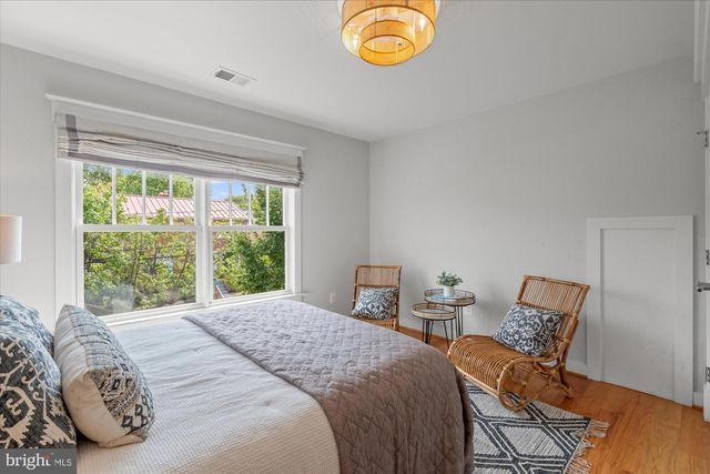 508 E CUSTIS AVE, Alexandria, VA 22301