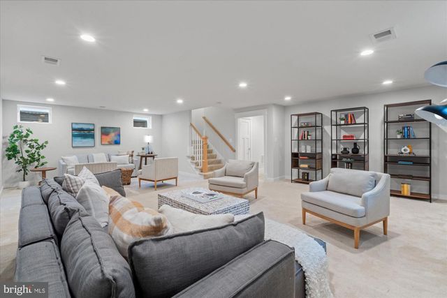 508 E CUSTIS AVE, Alexandria, VA 22301