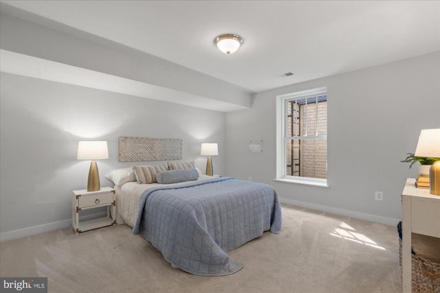 508 E CUSTIS AVE, Alexandria, VA 22301