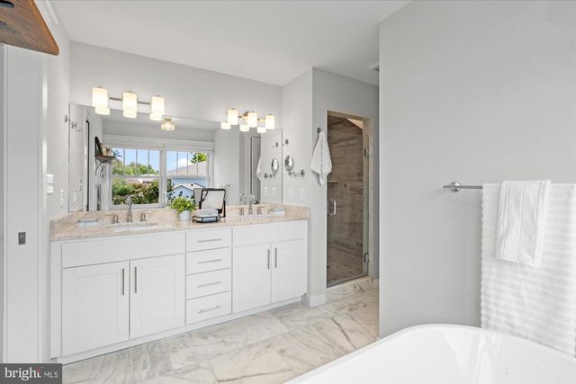 508 E CUSTIS AVE, Alexandria, VA 22301