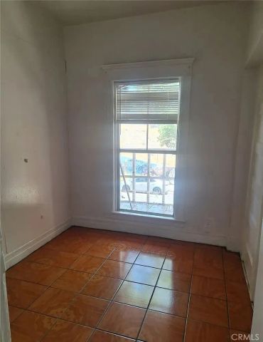 1943 Estrella Avenue, Los Angeles, CA 90007