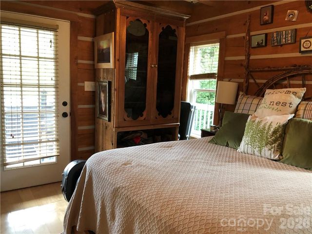 836 Burney Mountain Road, Fletcher, NC 28732