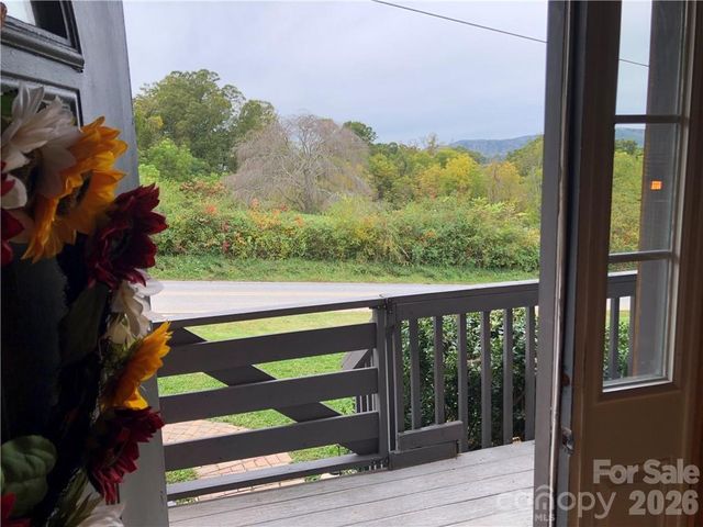 836 Burney Mountain Road, Fletcher, NC 28732