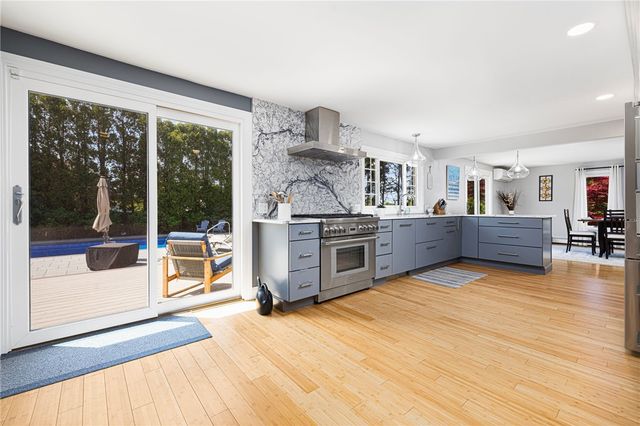 5 Maloney Lane, Middletown, RI 02842