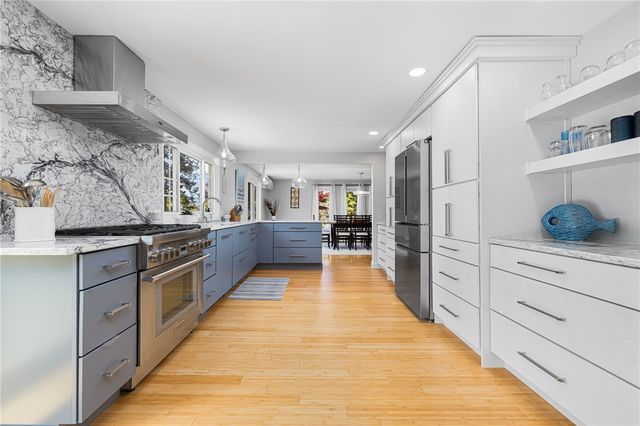 5 Maloney Lane, Middletown, RI 02842