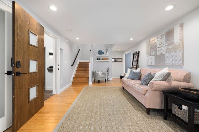 5 Maloney Lane, Middletown, RI 02842