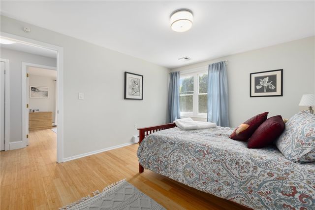 5 Maloney Lane, Middletown, RI 02842