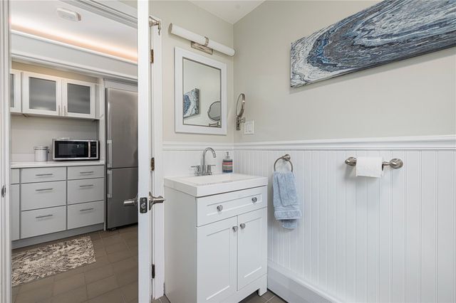 5 Maloney Lane, Middletown, RI 02842