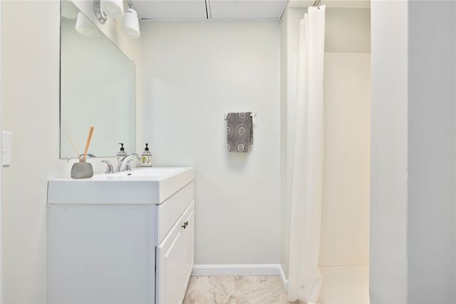5 Maloney Lane, Middletown, RI 02842