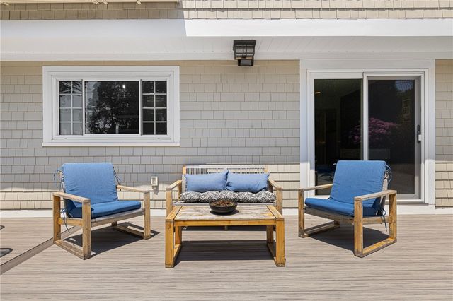 5 Maloney Lane, Middletown, RI 02842