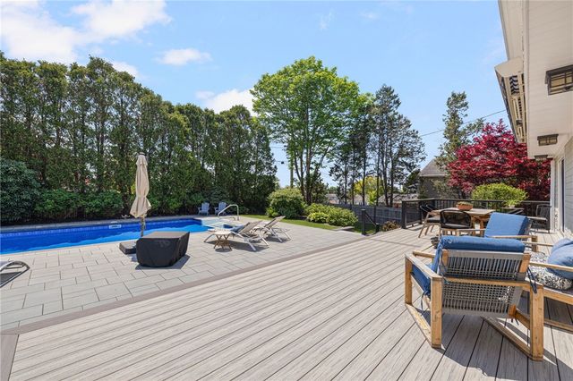5 Maloney Lane, Middletown, RI 02842