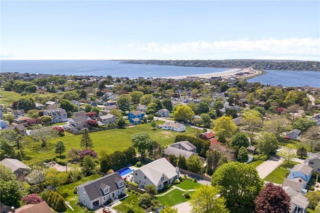 5 Maloney Lane, Middletown, RI 02842