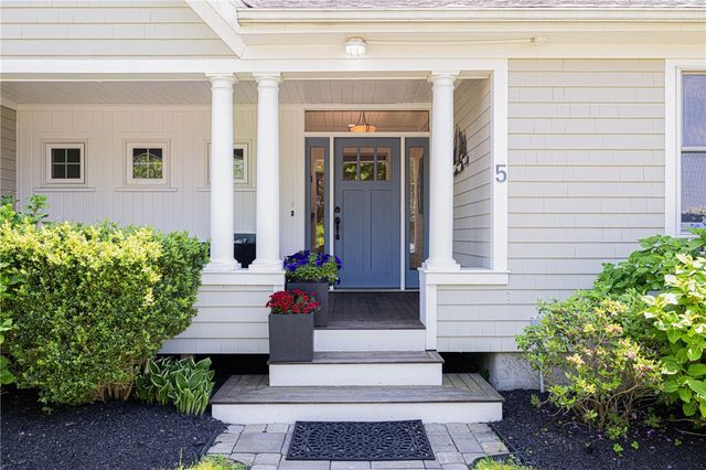 5 Maloney Lane, Middletown, RI 02842