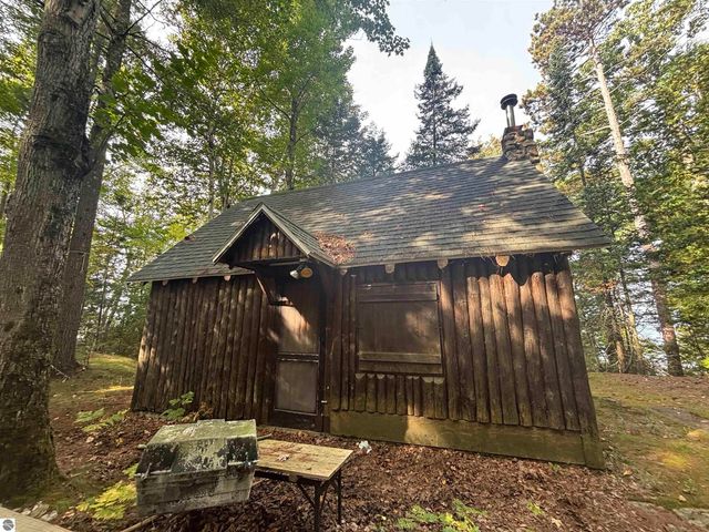 1321 Bayview Drive, Kewadin, MI 49648