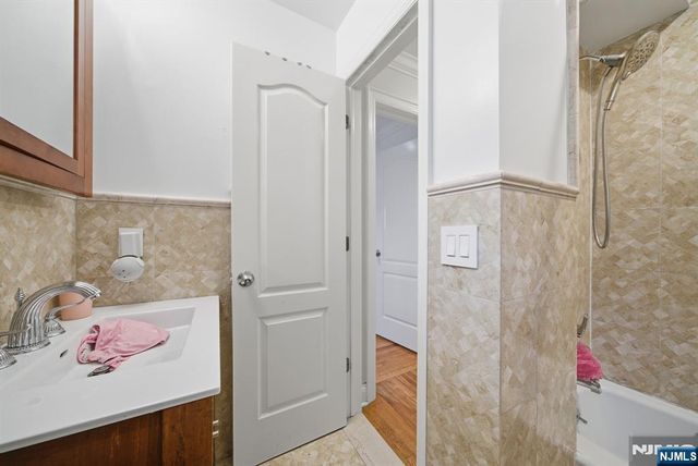 36 Marjorie Terrace, Englewood Cliffs, NJ 07632