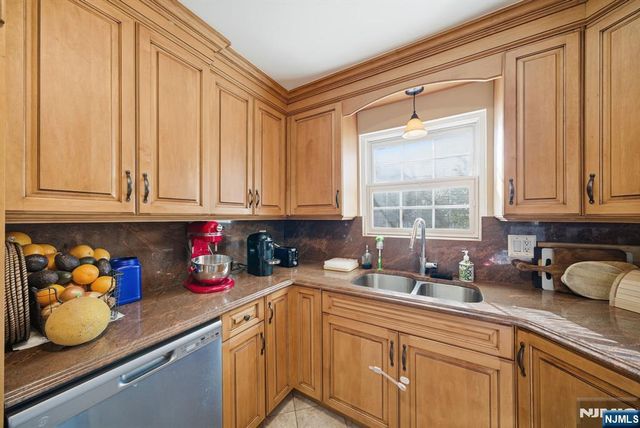 36 Marjorie Terrace, Englewood Cliffs, NJ 07632