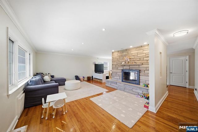 36 Marjorie Terrace, Englewood Cliffs, NJ 07632