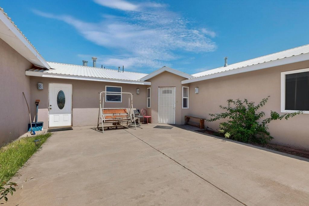 84 Calle Debra, Santa Fe, NM 87507
