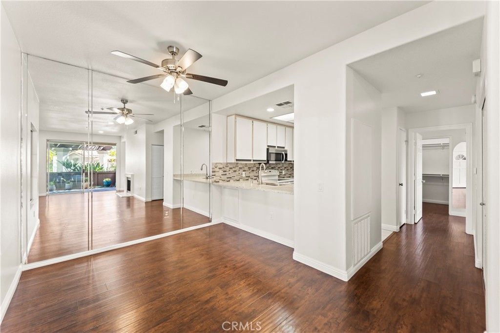 Image 10 of property listing at 2960 Champion Way 1304, Tustin, CA 92782