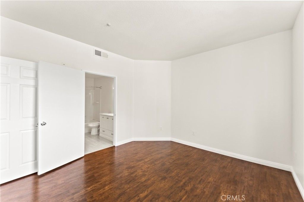 Image 17 of property listing at 2960 Champion Way 1304, Tustin, CA 92782